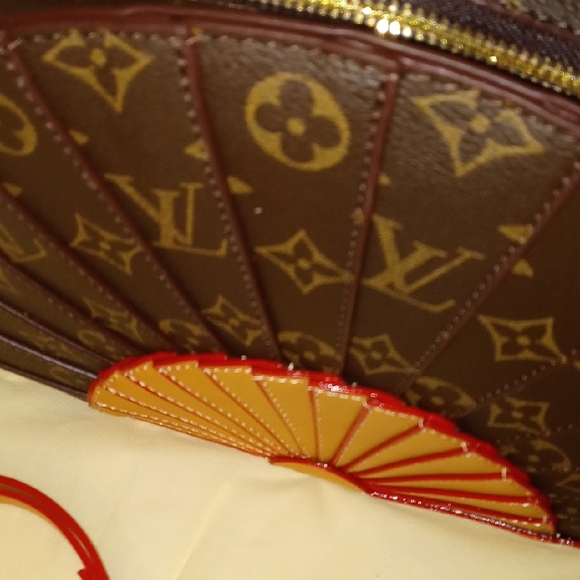 Louis Vuitton Fan-Shaped Mono Brown and Tan Clutch - Picture 6 of 16